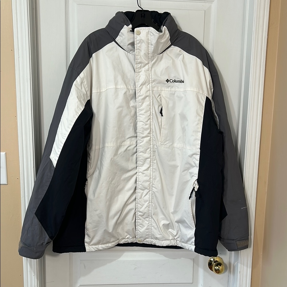 Columbia  omni shield White black and gray Jacket in size xxl